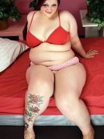 bbw milla monroe sucking a candy