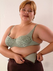 Live solo sex with an exotic bbw model showing off her massive fat tits and big plump ass