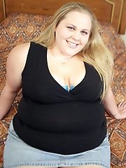 Horny bbw babe with nice big boobs fucks