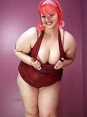 BBW Milla Monroe playing with bubbles