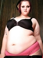 Horny bbw milla monroe posing naked